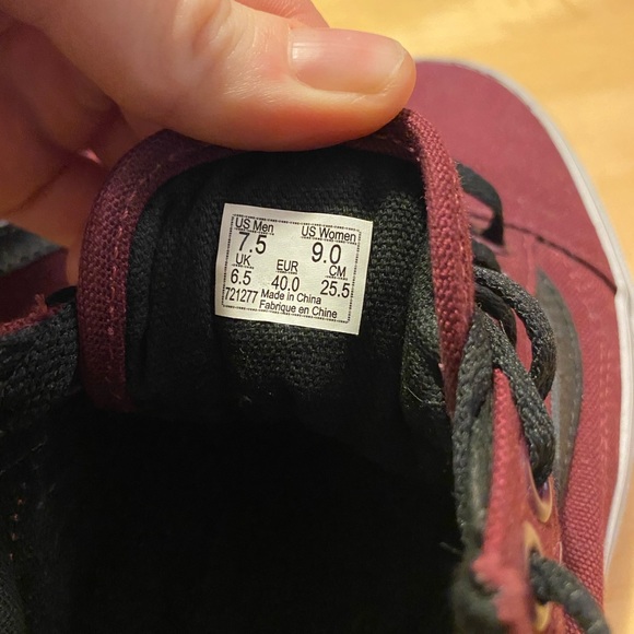 Vans old skool in burgundy and black - Picture 4 of 5